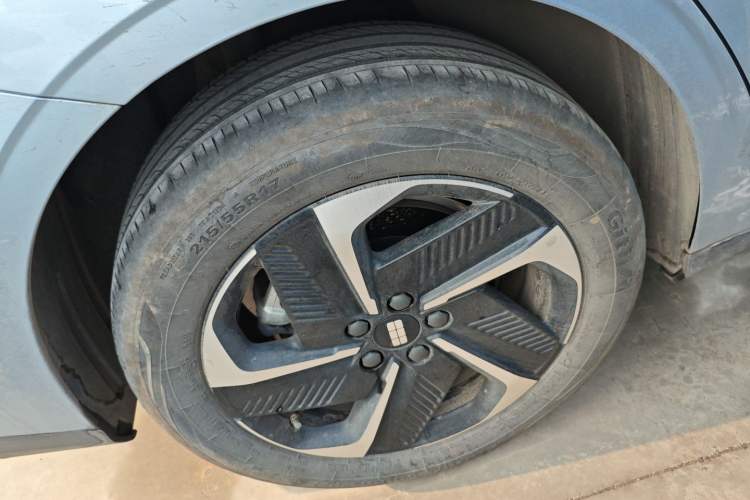 Used  L6 2025 EM-i 140km Starship Edition
