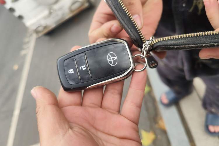 Used Toyota RAV4 2016 2.0L CVT Two-Wheel Drive Fashion Edition China V Standard
