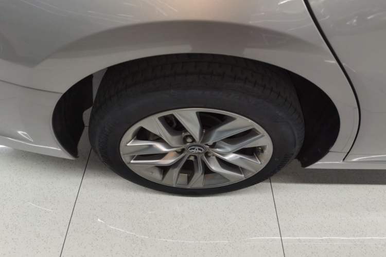 Used Toyota Avalon 2019 Dual-Engine 2.5L Luxury Edition China VI Standard
