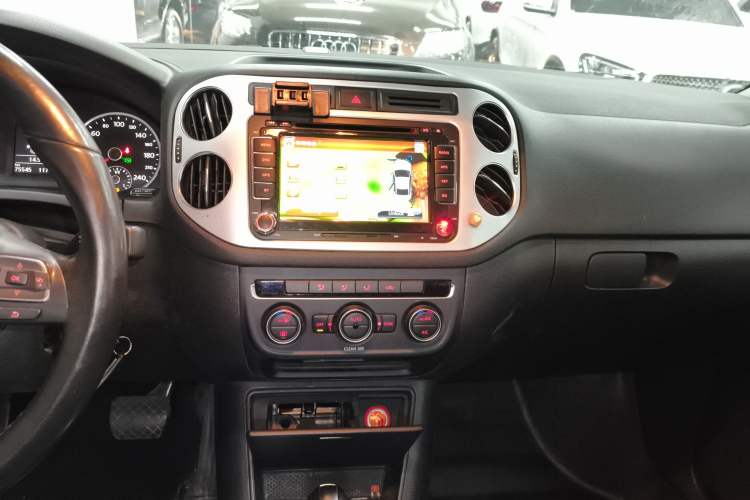 Used Volkswagen Tiguan 2017 300TSI Automatic Two-Wheel Drive Silk Road Comfort Edition
