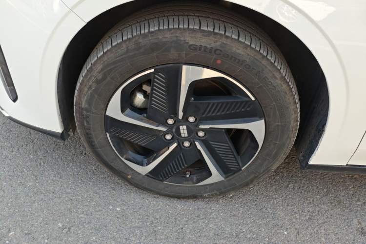 Used  L6 2025 EM-i 140km Starship Edition
