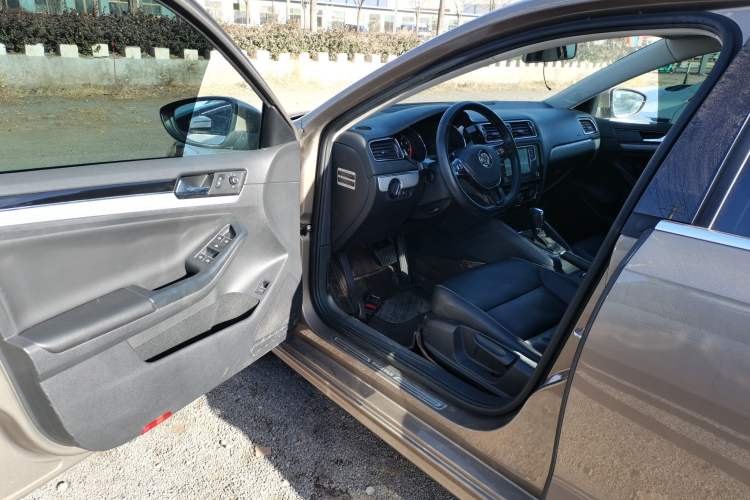 Used Volkswagen Sagitar 2017 1.6L Automatic Comfort Model
