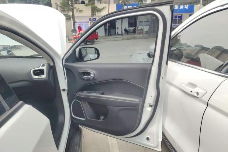 Used  Compass 2019 200TS Automatic Premium - Connected Large Screen Version
