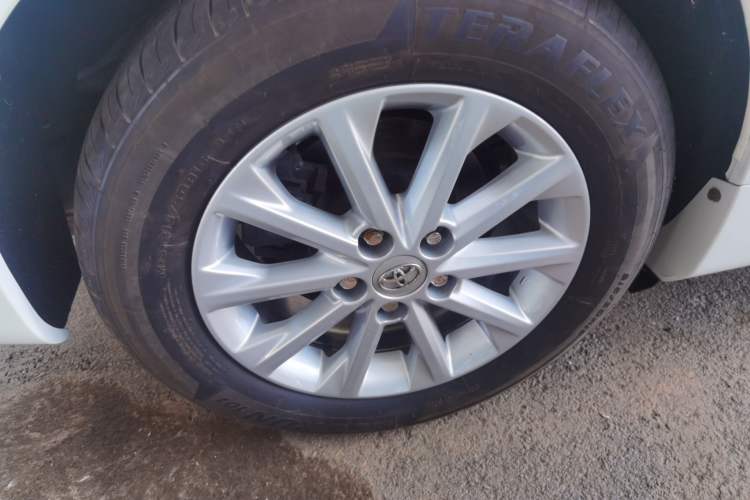 Used Toyota Camry 2016 2.0E 10th Anniversary Elite Edition
