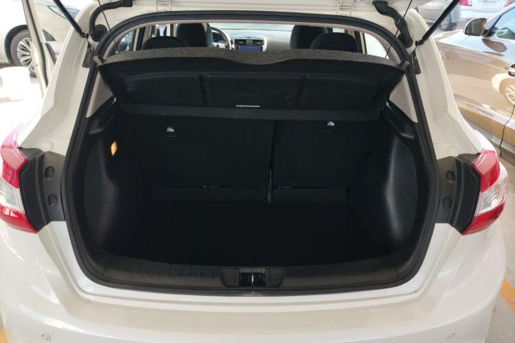 Used Nissan Tiida 2021 1.6L CVT Cool Edition
