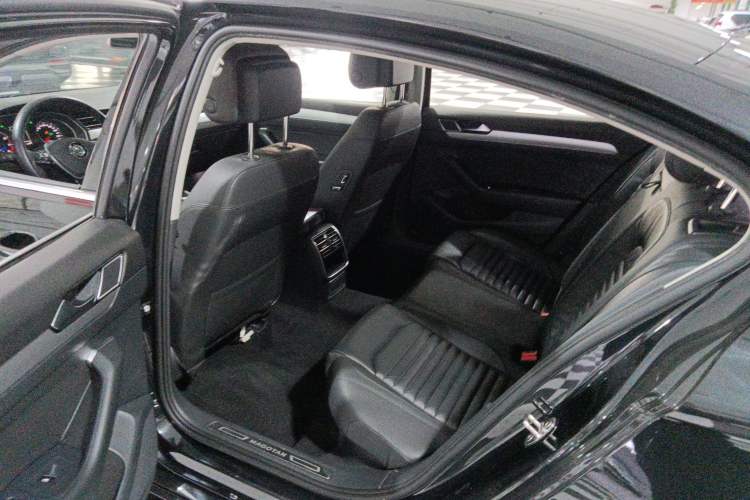 Used Volkswagen Magotan 2017 330TSI DSG Leading Model
