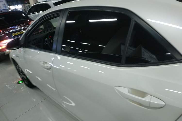 Used Toyota Levin 2017 Revised Dual-Engine 1.8H GS E-CVT Elite Sunroof Version China V Standard
