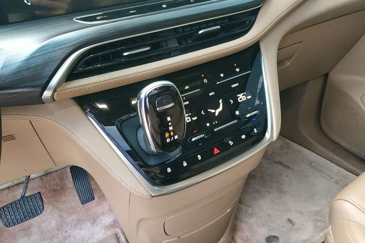 Used Buick GL8 2021 ES Landtrek 653T Luxury Model
