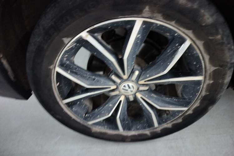 Used Volkswagen Tiguan L 2019 330TSI Automatic Two-Wheel Drive Smart Luxury Version China V Emission Standard