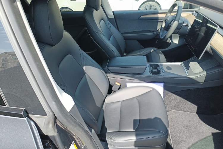 Used Tesla Model Y 2022 Long-Range All-Wheel-Drive Version