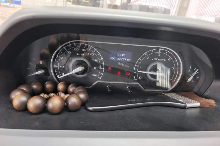 Used SAIC MAXUS Xintu V80 2023 2.0T Manual Classic Aoyuntong Short Wheelbase Ultra-Low Roof 5/6-Seater