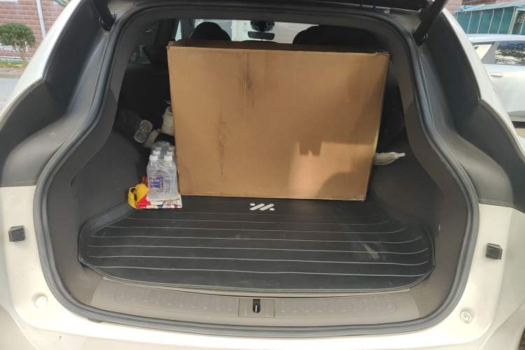 Used  LS7 2023 100kWh Lux Rear-Drive Version
