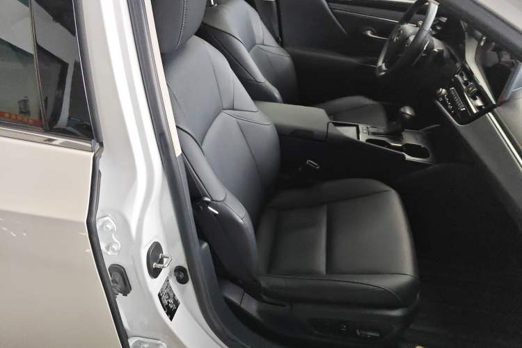 Used Lexus ES 2022 200 Excellence Edition
