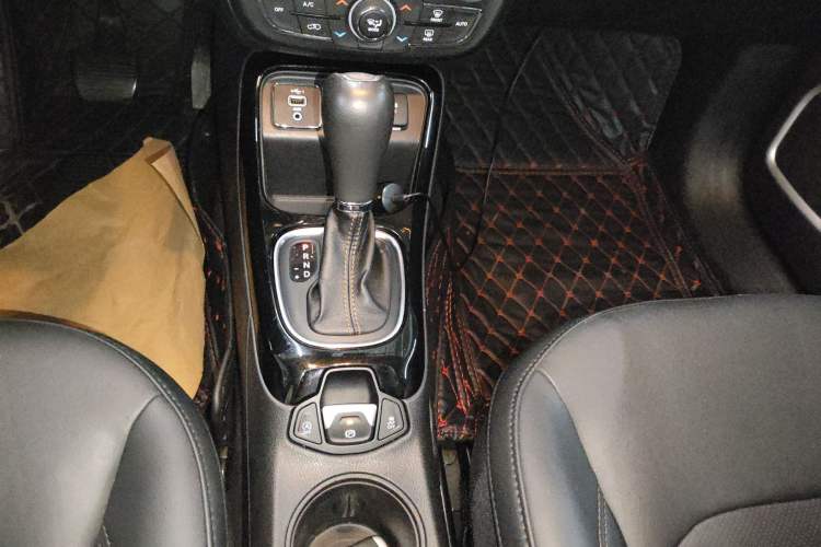 Used  Compass 2019 220T Automatic Family Edition
