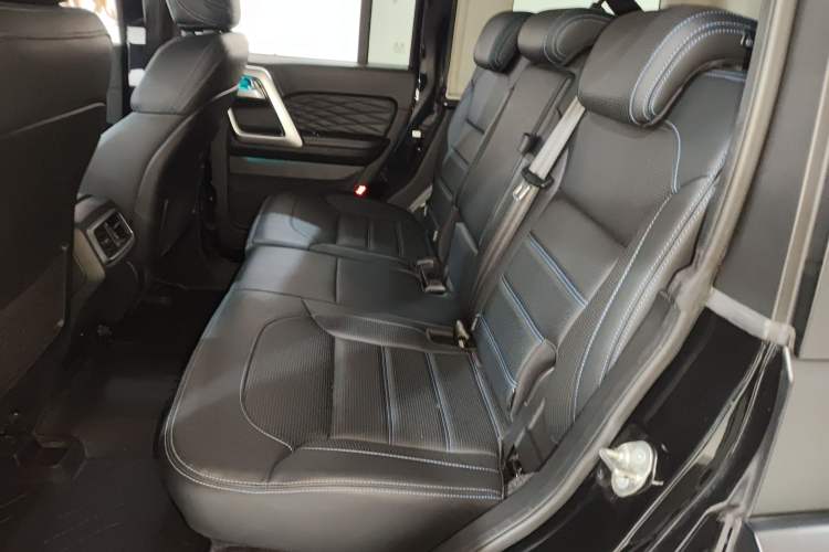 Used  BJ40 2023 2.0T Automatic Four-Wheel Drive Urban Hunter Edition Chivalrous Type
