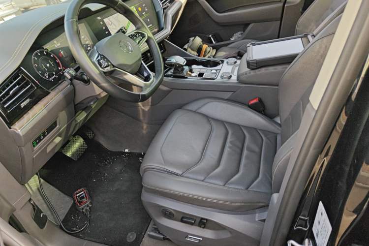 Used Volkswagen Touareg 2022 3.0 TSI Luxury Edition Black Diamond Sport Package
