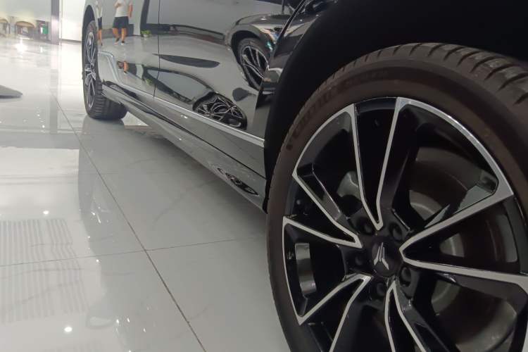 Used VOYAH PASSION 2024 PHEV Four-Wheel Drive Ultra-Long Range Flagship Model
