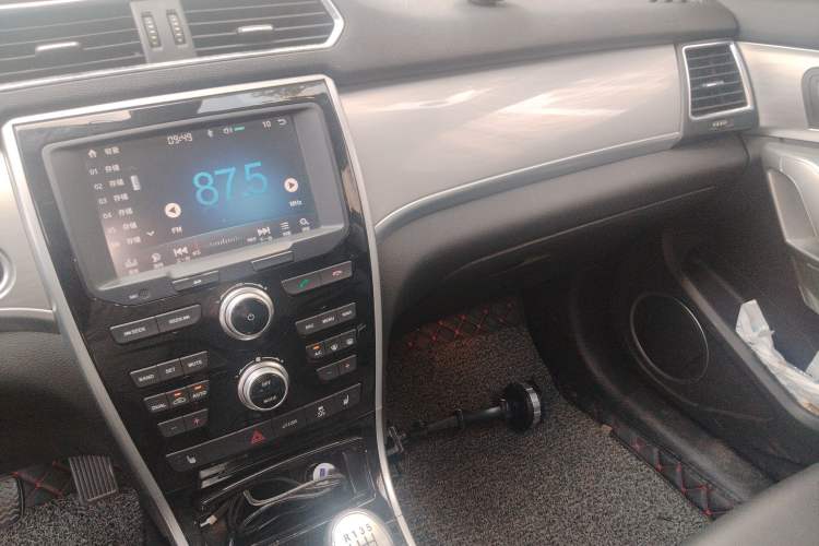 Used Haval H2 2017 Red-Label 1.5T Manual Two-Wheel Drive Luxury Model
