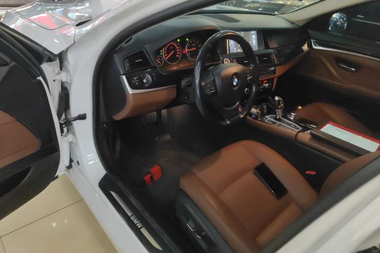 Used BMW 5 Series 2017 525Li Leading Model
