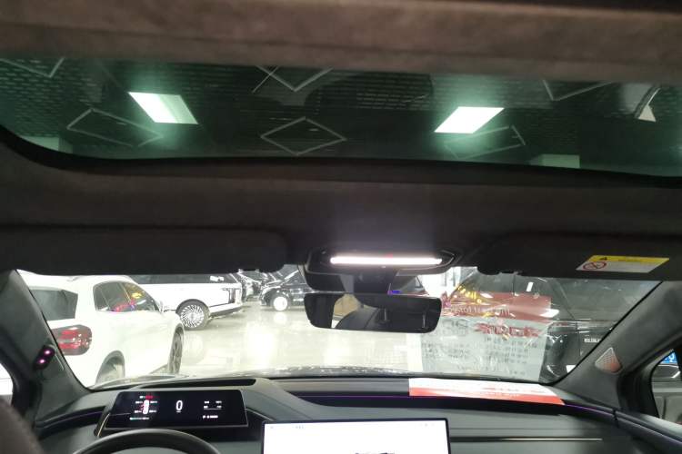 Used  HL 2025 700 Ultra Six-Seater All-Wheel-Drive LiDAR Version