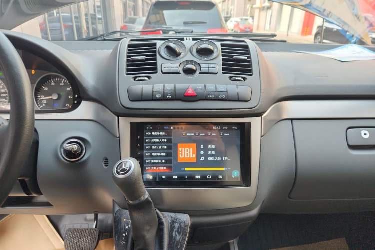 Used Mercedes-Benz Vito 2011 2.5L 7-seater executive version
