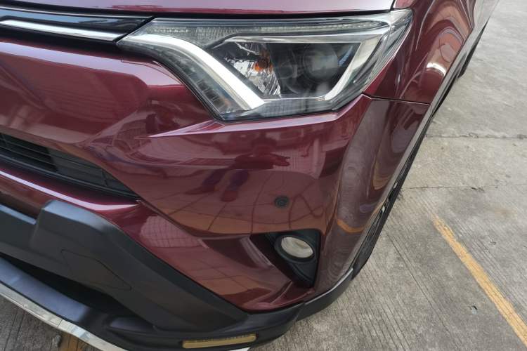 Used Toyota RAV4 2016 2.0L CVT Two-Wheel Drive Fashion Edition China V Standard
