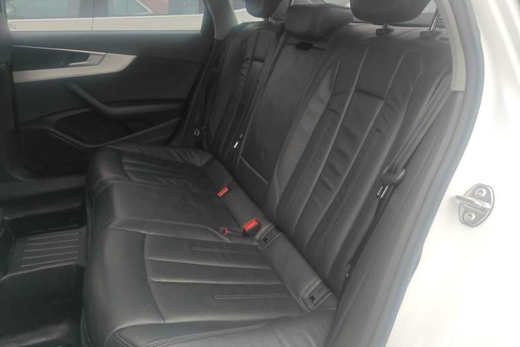 Used Audi A4L 2018 30th Anniversary Edition 40 TFSI Fashion Model
