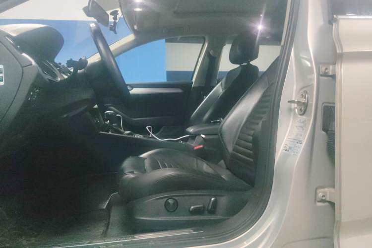 Used Volkswagen Magotan 2017 330TSI DSG Leading Model
