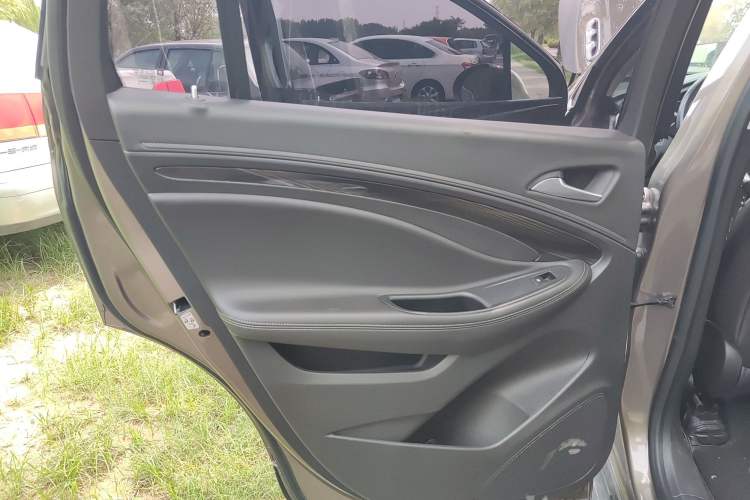 Used Buick Envision 2018 20T Two-Wheel-Drive Elite Model
