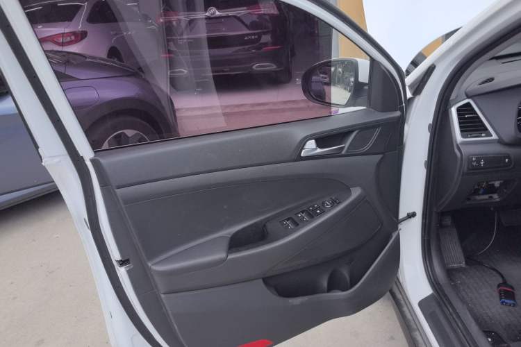 Used Hyundai Tucson 2018 1.6T Dual-Clutch Two-Wheel Drive 15th Anniversary Special Edition