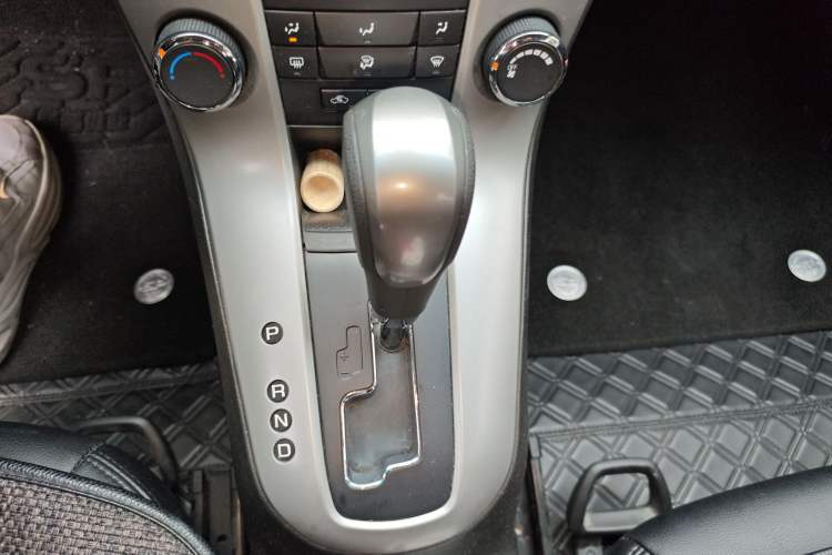 Used Chevrolet Cruze 2015 Hatchback 1.6L Automatic Comfort Edition
