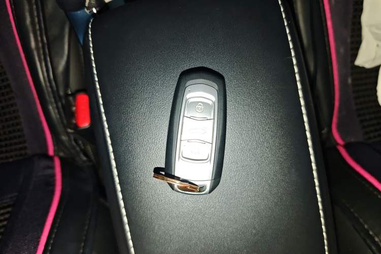 Used Geely Auto Emgrand X7 Sport 2018 1.8TD Automatic Two-Wheel Drive Smart Connect 4G Internet Edition
