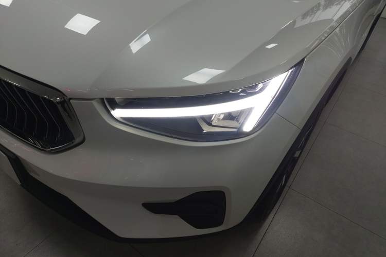 Used Volvo XC40 2024 B4 4x4 Smart Luxury Edition