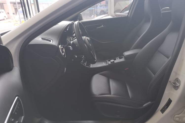 Used Mercedes-Benz GLA 2015 GLA 220 4MATIC Fashion Model