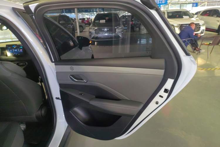 Used BYD Qin PLUS 2025 DM-i Smart Drive 55KM Leading Model
