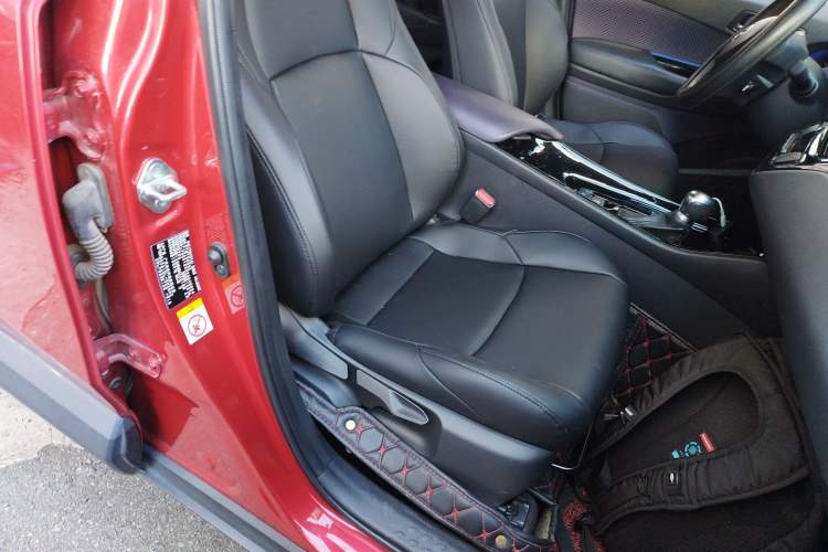 Used Toyota C-HR 2018 2.0L Leading with Sunroof China V Standard
