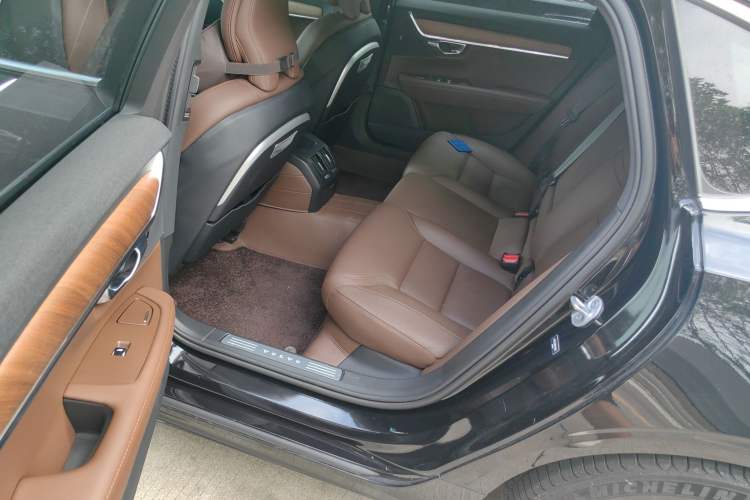 Used Volvo S90 2024 B5 Zhiyi Luxury Edition
