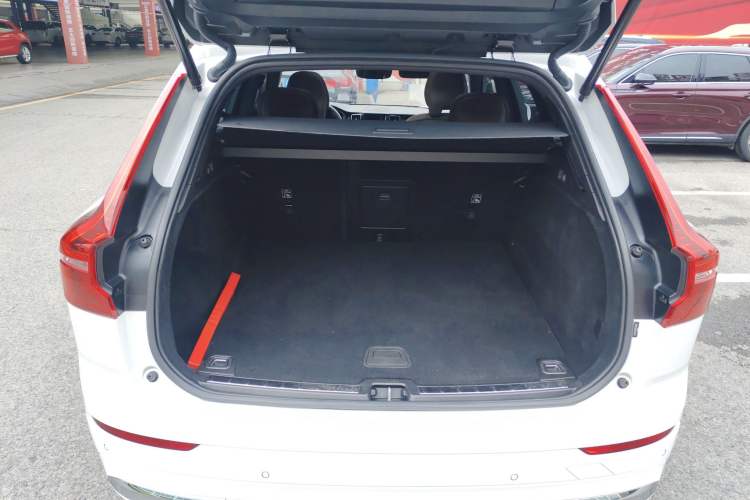 Used Volvo XC60 2024 B5 4x4 Smart Luxury Edition