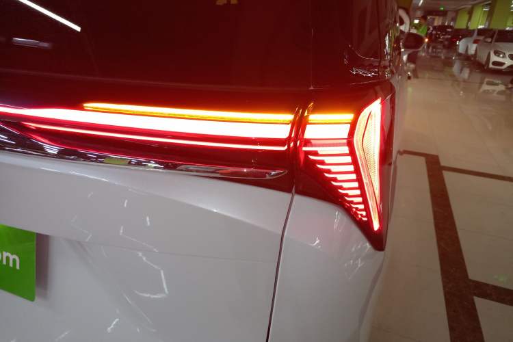 Used Buick GL8 New Energy 2024 Lu Zun Luxury Edition 7-Seater
