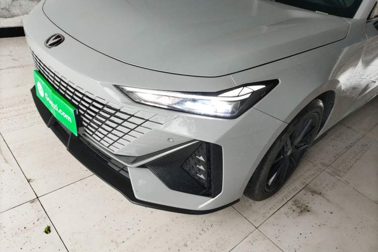 Used Changan UNI-V 2022 1.5T Prestige Version