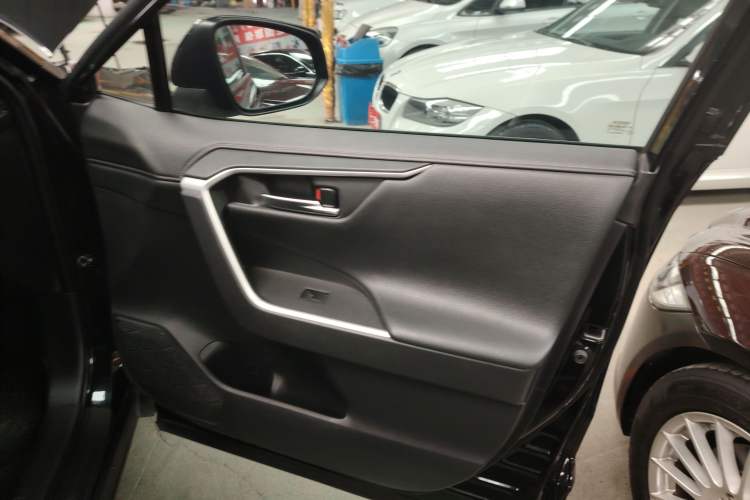 Used Toyota Wildlander 2021 Dual-Motor 2.5L E-CVT Four-Wheel Drive Luxury Edition
