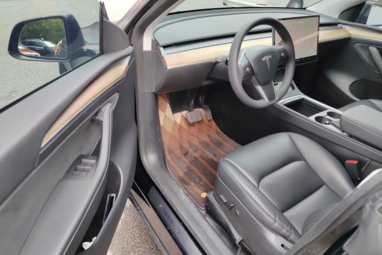 Used Tesla Model Y 2021 Long-Range All-Wheel-Drive Version
