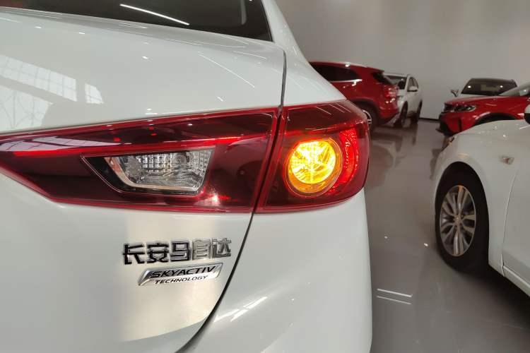 Used Mazda Mazda 3 Axela 2019 Cloud-Controlled Version Sedan 1.5L Automatic Comfort Trim China V Standard
