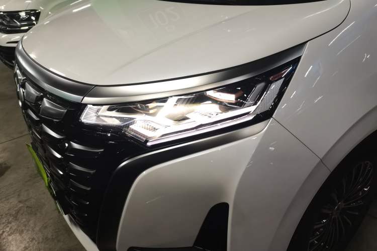 Used Denza D9 2024 DM-i 1050 Luxury Model
