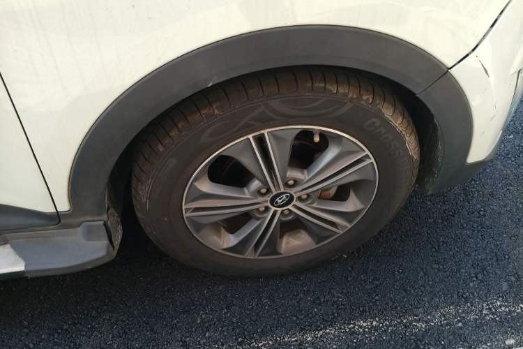 Used Hyundai ix25 2015 1.6L Automatic Two-Wheel-Drive Deluxe DLX Model