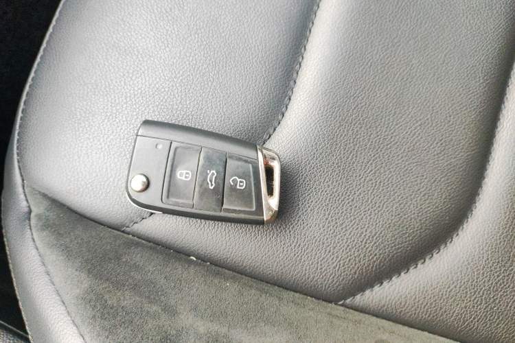 Used Volkswagen Tiguan L 2020 330TSI Automatic Two-Wheel Drive Smart Luxury Edition China VI Standard
