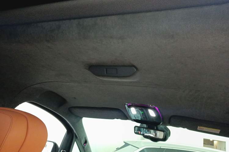 Used  LEVC L380 2024 140-Degree 6-Seater All-Wheel-Drive Ultra
