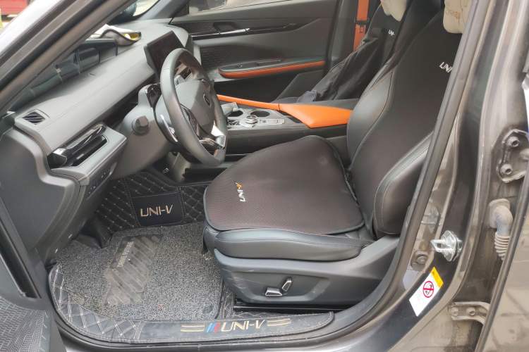 Used Changan UNI-V 2022 1.5T Prestige Version
