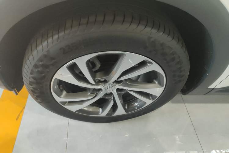 Used Buick Envision 2020 Encore S 652T Two-Wheel Drive Luxury Model
