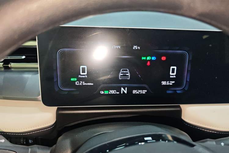 Used Geometry E Firefly 2024 301km Flowing Light